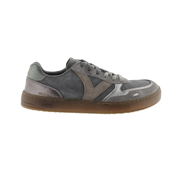 Zapatilla Victoria Duna Antracita Metal de serraje gris con detalles metalizados y suela de goma color miel, vista lateral