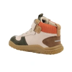 Primigi Bota Barefoot Gtx Fly Naturale en vista trasera, piel beige con puntera verde, cuello naranja y velcro
