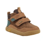 Bota Primigi Barefoot Gtx Cuoio en piel marrón con dos velcros, detalles verdes y suela Vibram, vista lateral delantera